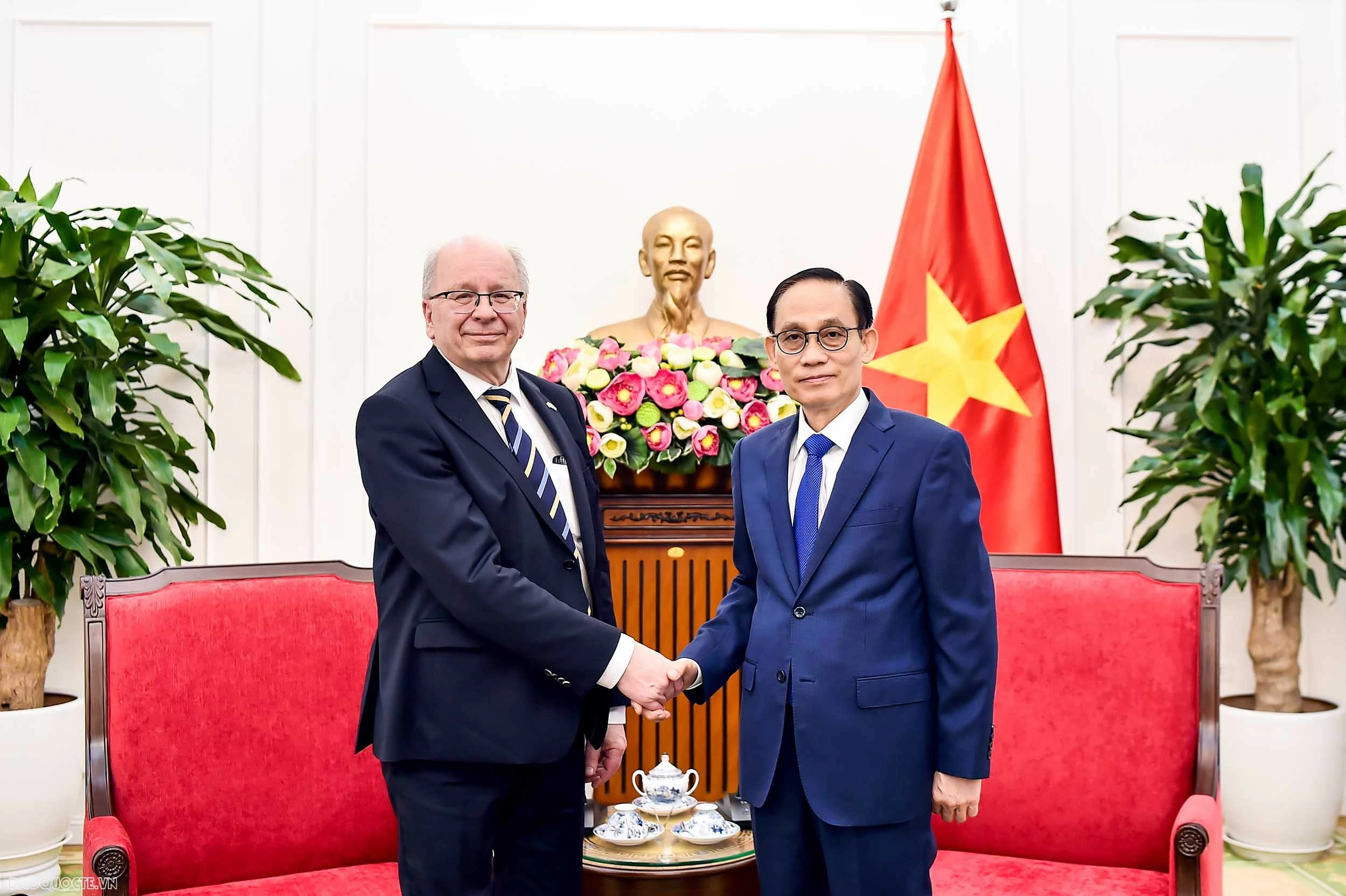 Foreign Minister Le Hoai Trung receives Swedish State Secretary for Foreign Affairs Dag Hartelius Foreign Minister Le Hoai Trung receives Swedish State Secretary for Foreign Affairs Dag Hartelius