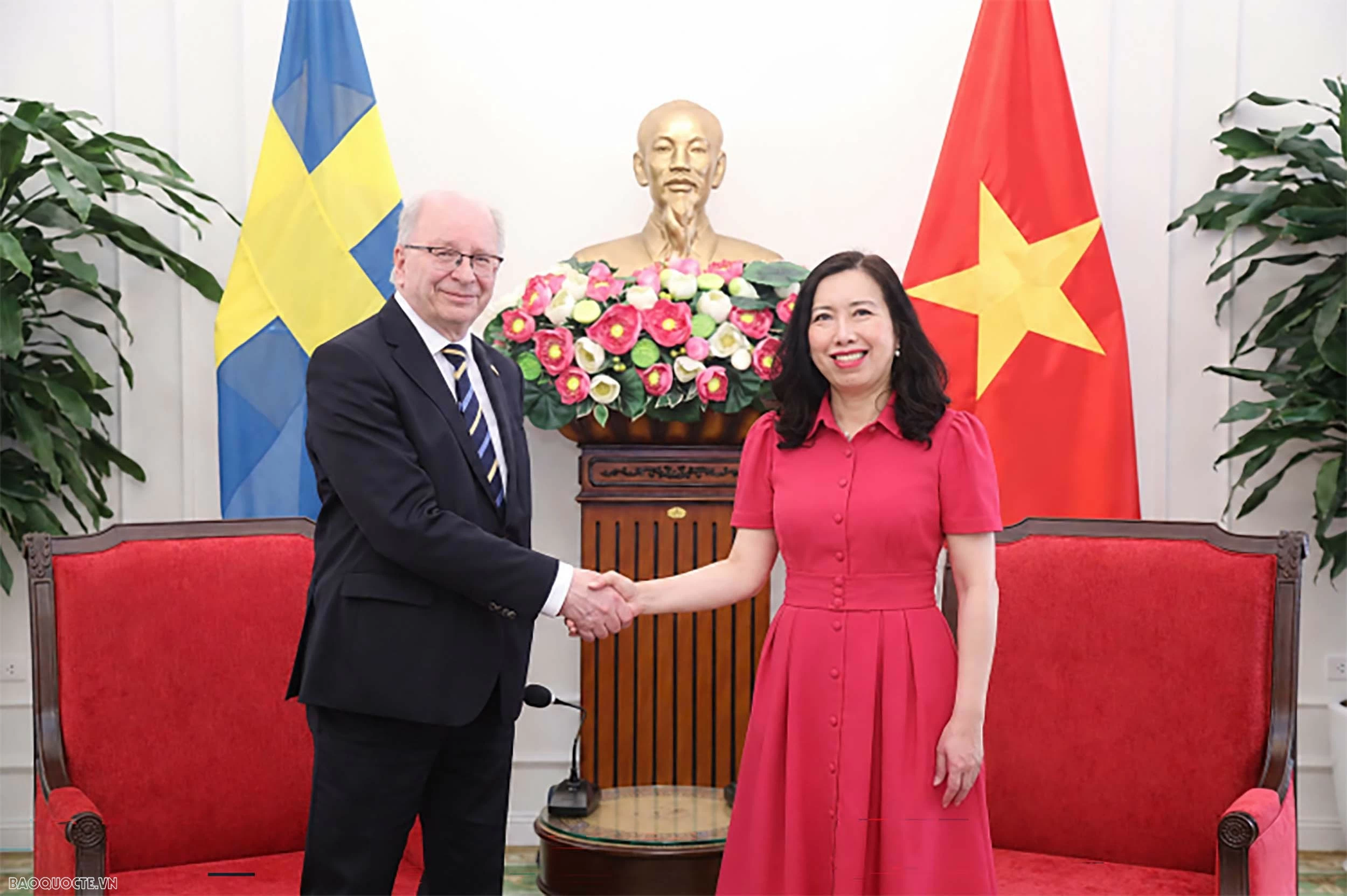 Foreign Minister Le Hoai Trung receives Swedish State Secretary for Foreign Affairs Dag Hartelius Foreign Minister Le Hoai Trung receives Swedish State Secretary for Foreign Affairs Dag Hartelius