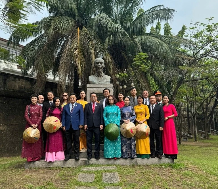 Vietnamese Embassy in the Philippines pays tribute to President Ho Chi Minh