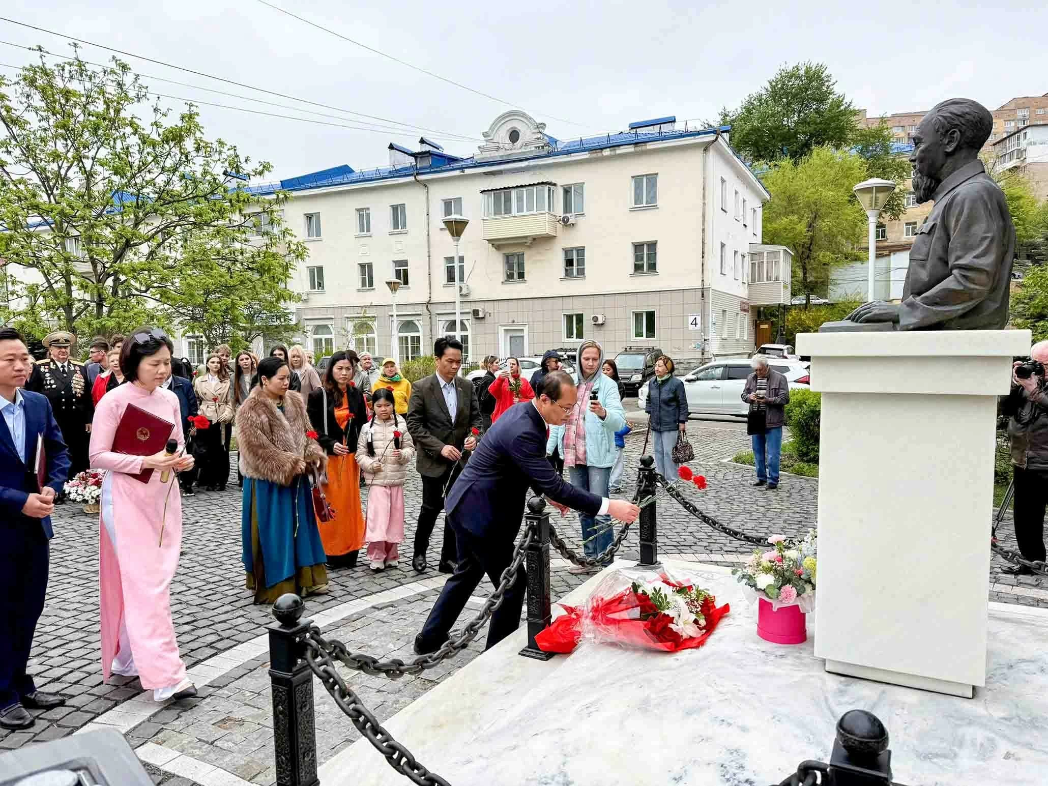 Consulate General of Vietnam in Vladivostok: Everlasting song in tribute to Uncle Ho in Russia’s green Far East Consulate General of Vietnam in Vladivostok: Everlasting song in tribute to Uncle Ho in Russia’s green Far East