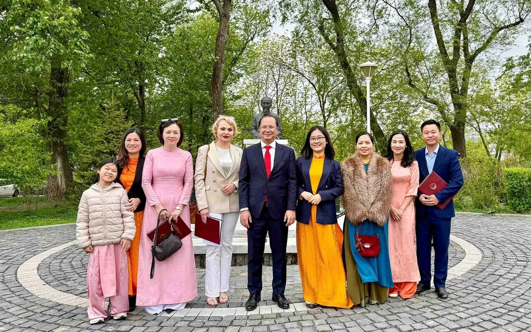 Consulate General of Vietnam in Vladivostok: Everlasting song in tribute to Uncle Ho in Russia’s green Far East Consulate General of Vietnam in Vladivostok: Everlasting song in tribute to Uncle Ho in Russia’s green Far East