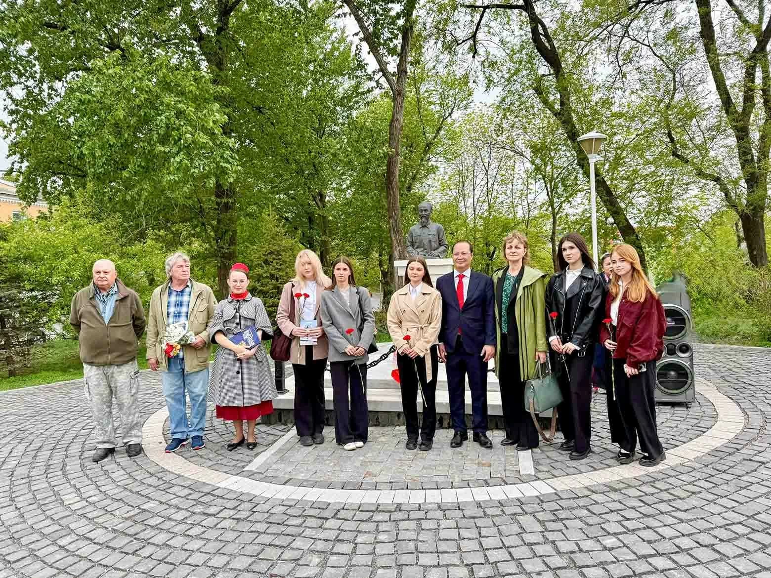 Consulate General of Vietnam in Vladivostok: Everlasting song in tribute to Uncle Ho in Russia’s green Far East Consulate General of Vietnam in Vladivostok: Everlasting song in tribute to Uncle Ho in Russia’s green Far East