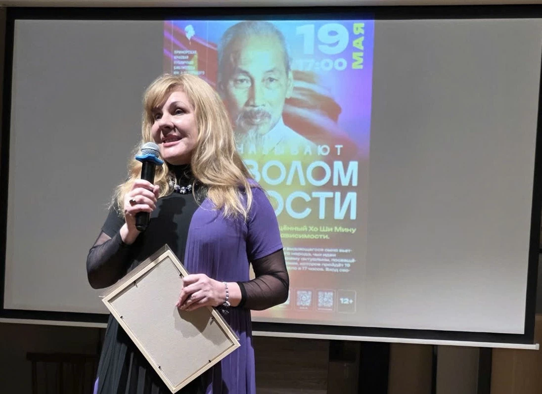 Russian friends in Vladivostok commemorate President Ho Chi Minh