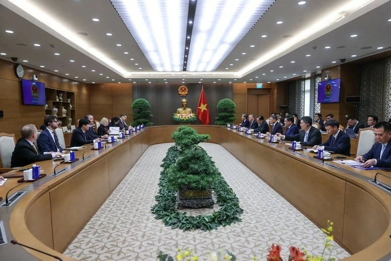 Prime Minister Le Minh Hung receives U.S. Ambassador, Deputy Trade Representative Rick Switzer