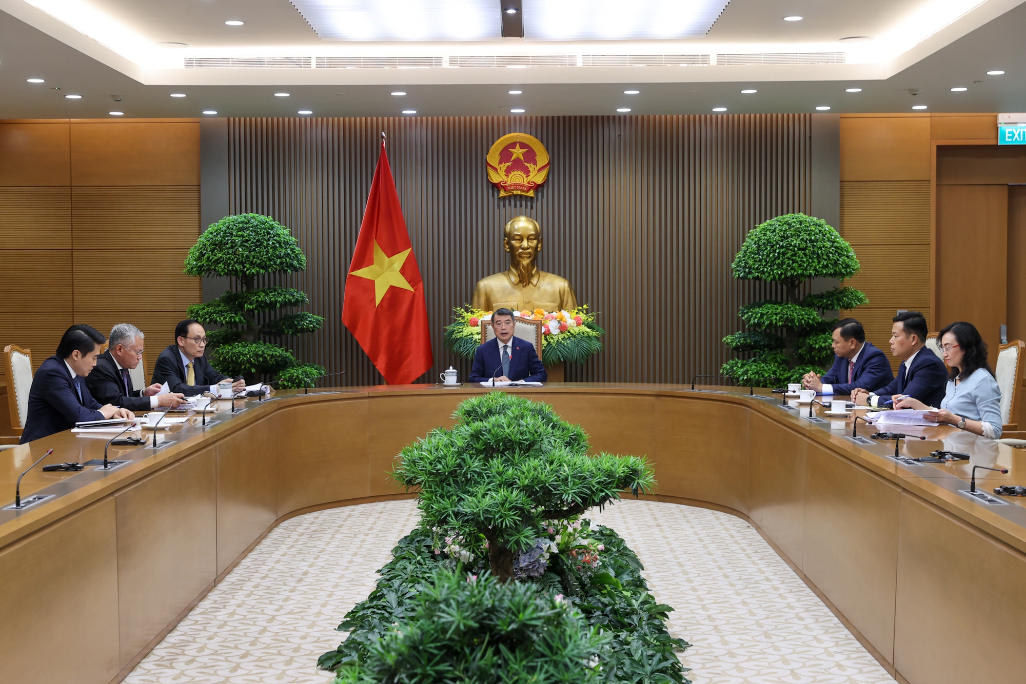Prime Minister Le Minh Hung holds phone talks with New Zealand Prime Minister Christopher Luxon Prime Minister Le Minh Hung holds phone talks with New Zealand Prime Minister Christopher Luxon