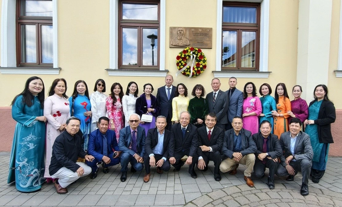 Vietnamese Embassy in Slovakia commemorates the 136th birthday of President Ho Chi Minh Vietnamese Embassy in Slovakia commemorates the 136th birthday of President Ho Chi Minh