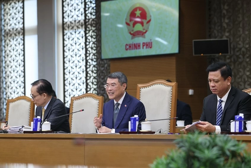 Prime Minister Le Minh Hung receives UK Ambassador Iain Frew to boost bilateral trade