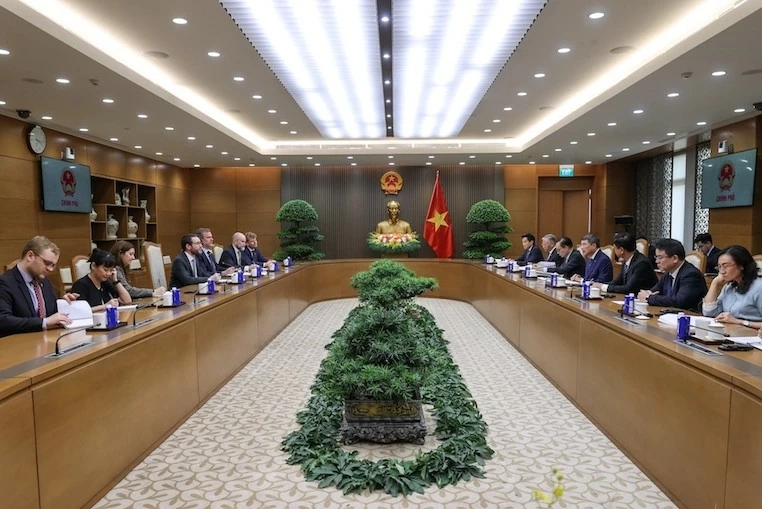 Prime Minister Le Minh Hung receives UK Ambassador Iain Frew to boost bilateral trade