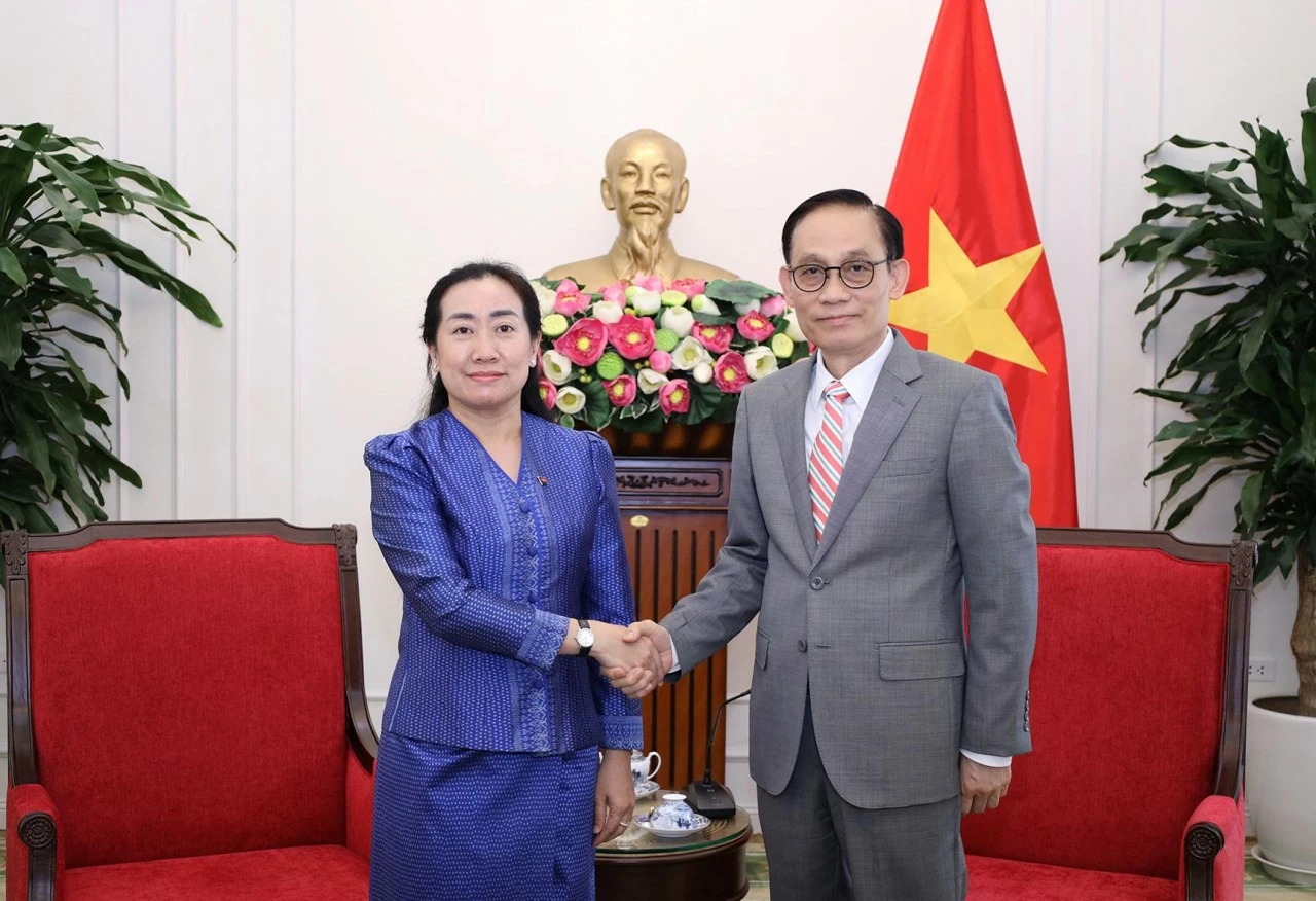 Foreign Minister Le Hoai Trung welcomes Cambodian Ambassador, stresses stronger cooperation Foreign Minister Le Hoai Trung welcomes Cambodian Ambassador, stresses stronger cooperation
