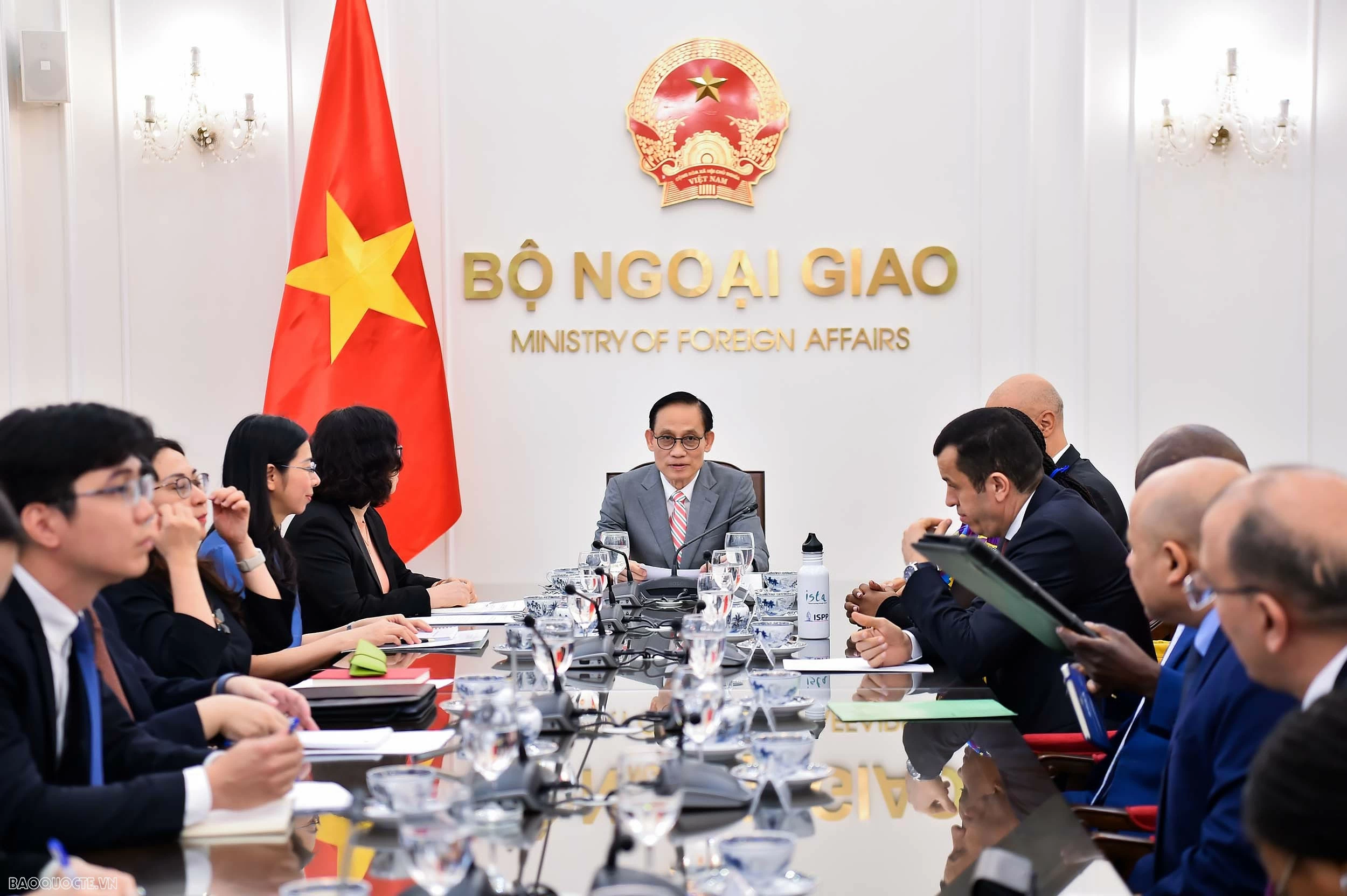 Foreign Minister Le Hoai Trung hosts African Ambassadors on occasion of Africa Day