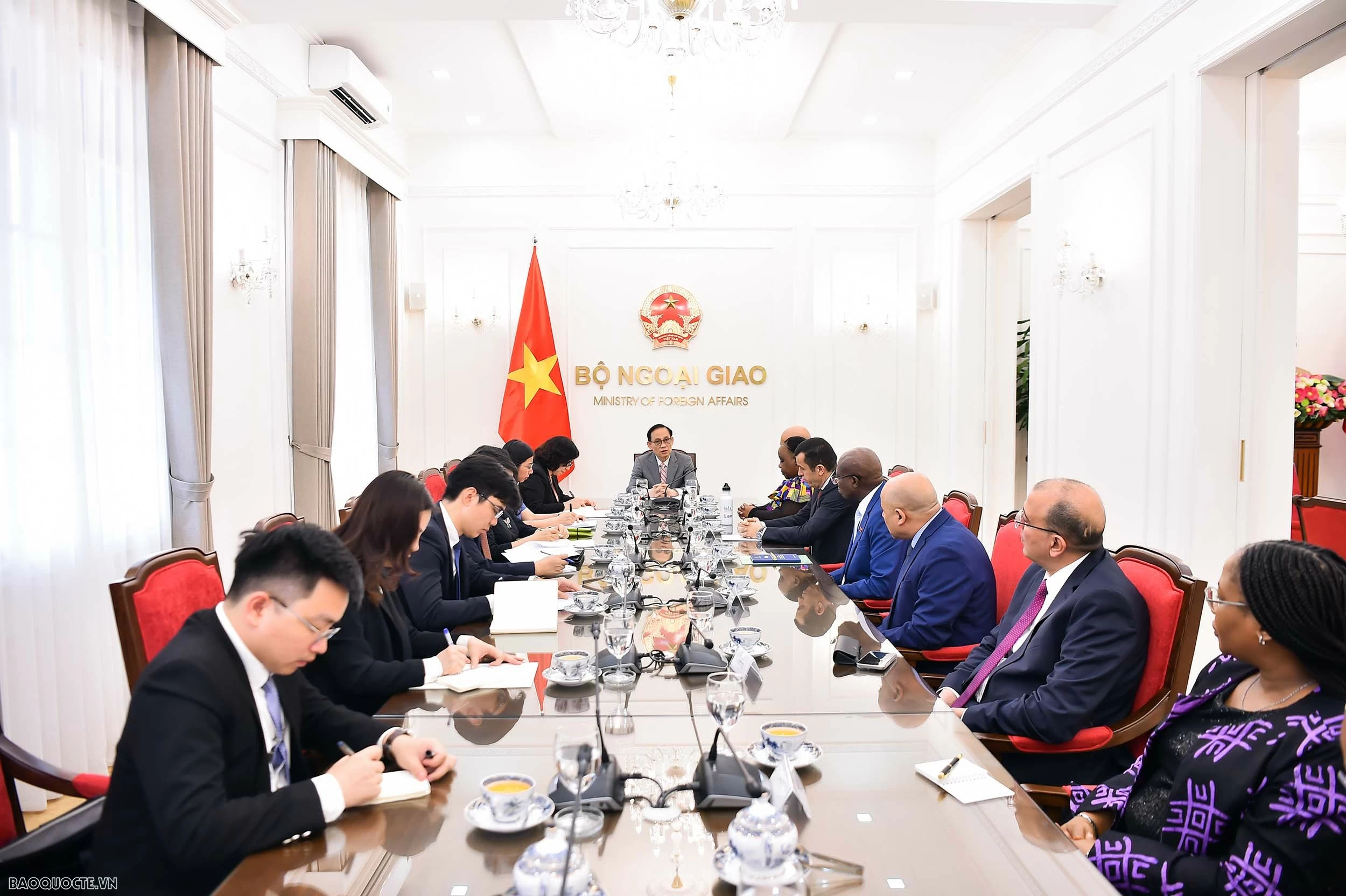 Foreign Minister Le Hoai Trung hosts African Ambassadors on occasion of Africa Day