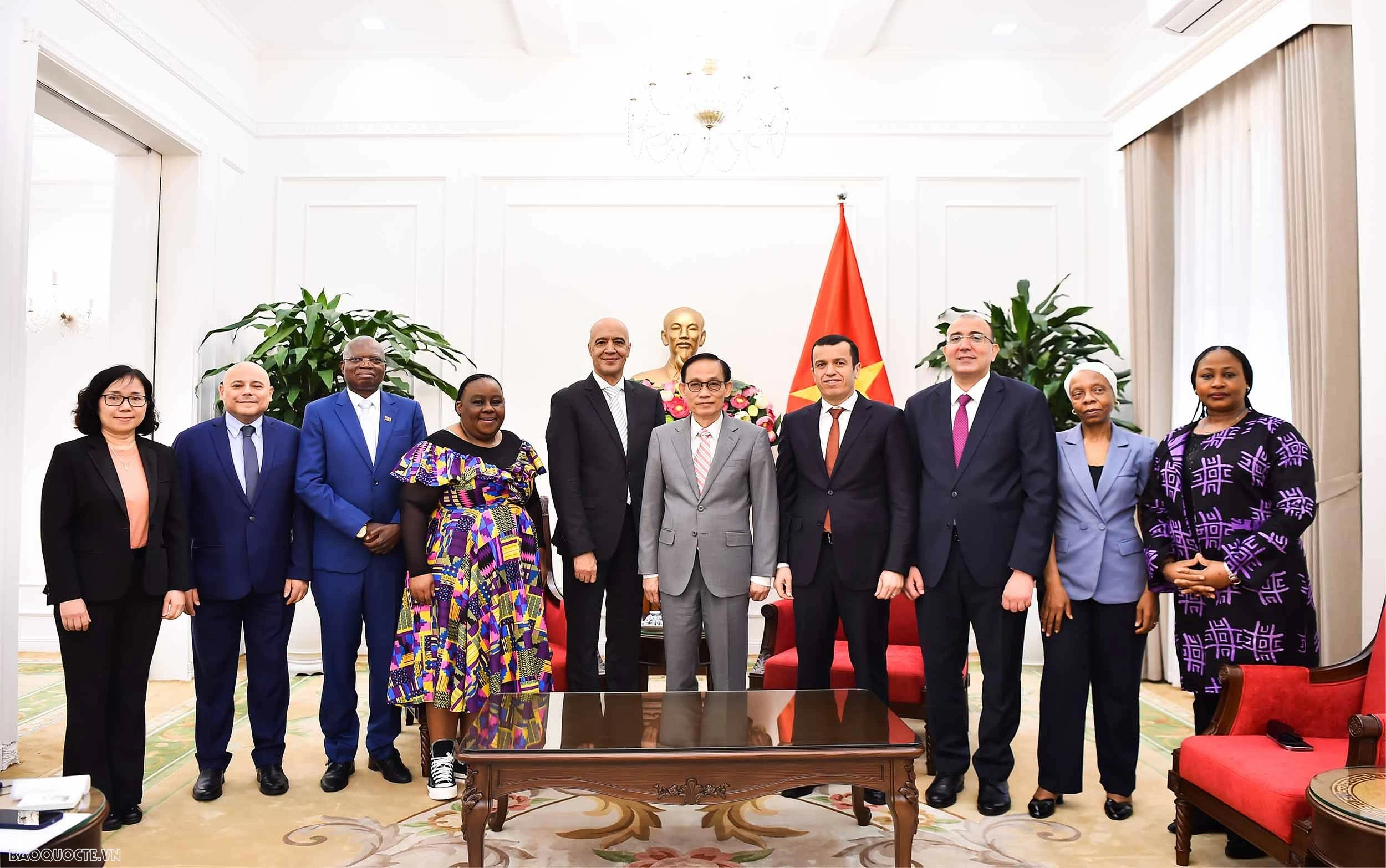 Foreign Minister Le Hoai Trung hosts African Ambassadors on occasion of Africa Day