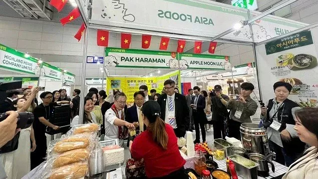 Promoting Vietnamese agricultural products and food at the Global Food Fair in Gwangju