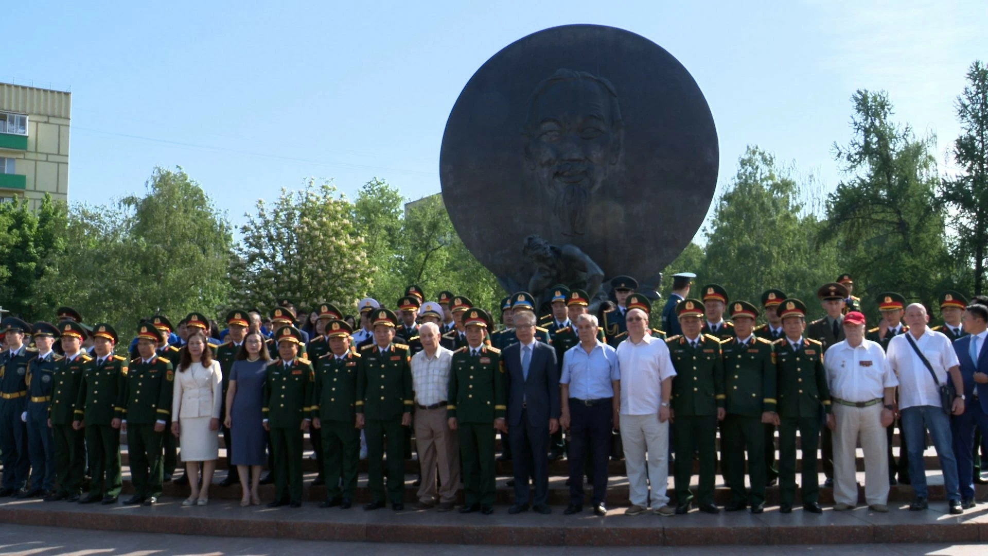 Deputy Prime Minister General Phan Van Giang visits Russia, deepening defence cooperation
