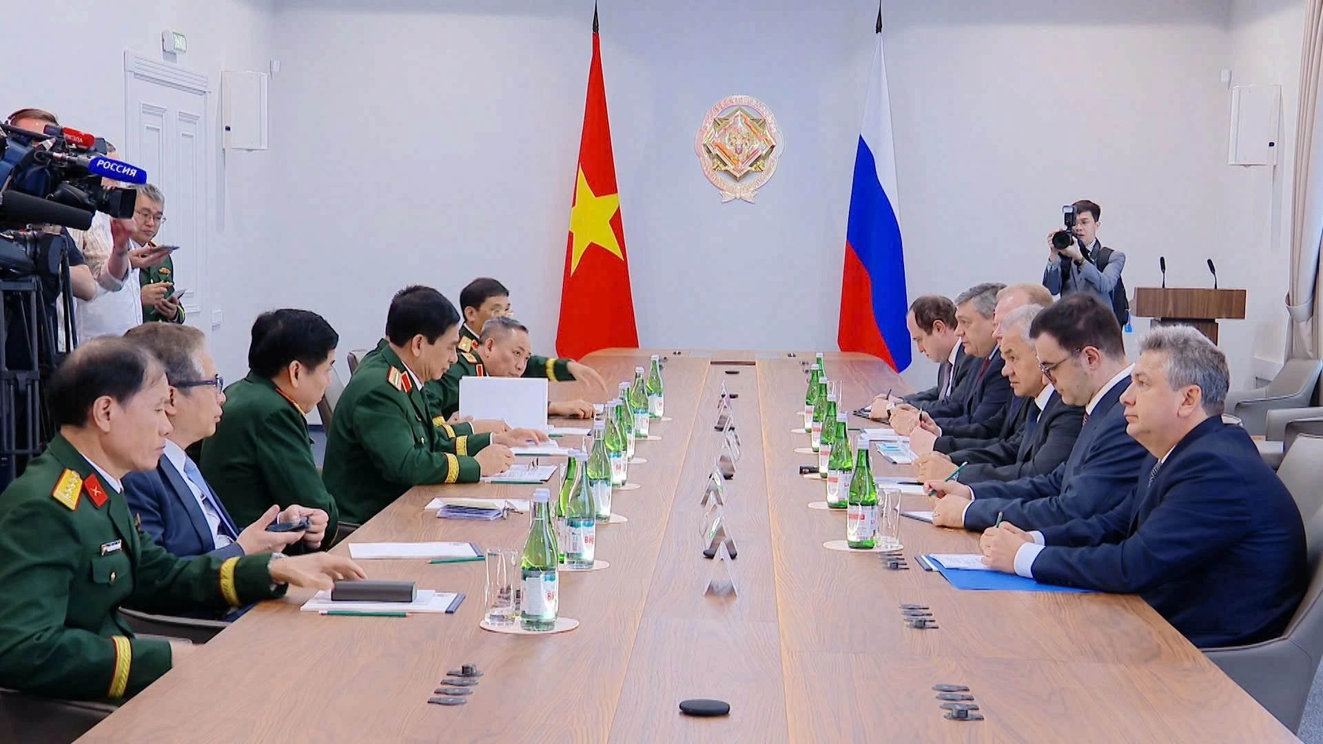 Deputy Prime Minister General Phan Van Giang visits Russia, deepening defence cooperation