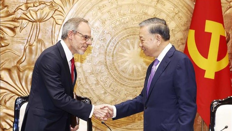 General Secretary, President To Lam urges Amazon to expand investment and business in Vietnam