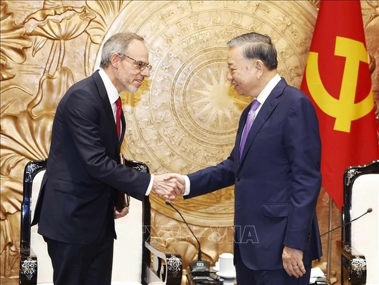 General Secretary, President To Lam urges Amazon to expand investment and business in Vietnam