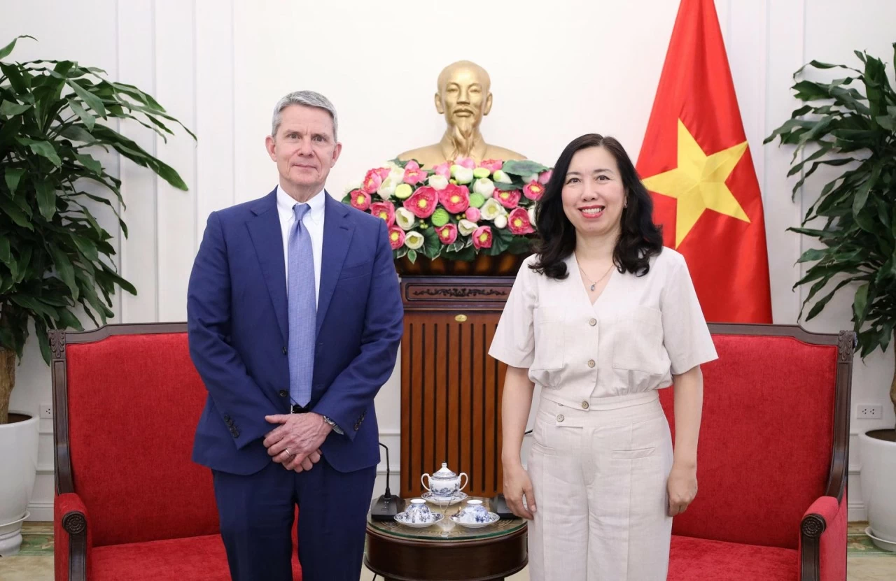 Deputy Minister Le Thi Thu Hang receives CNN Executive Vice President in Hanoi
