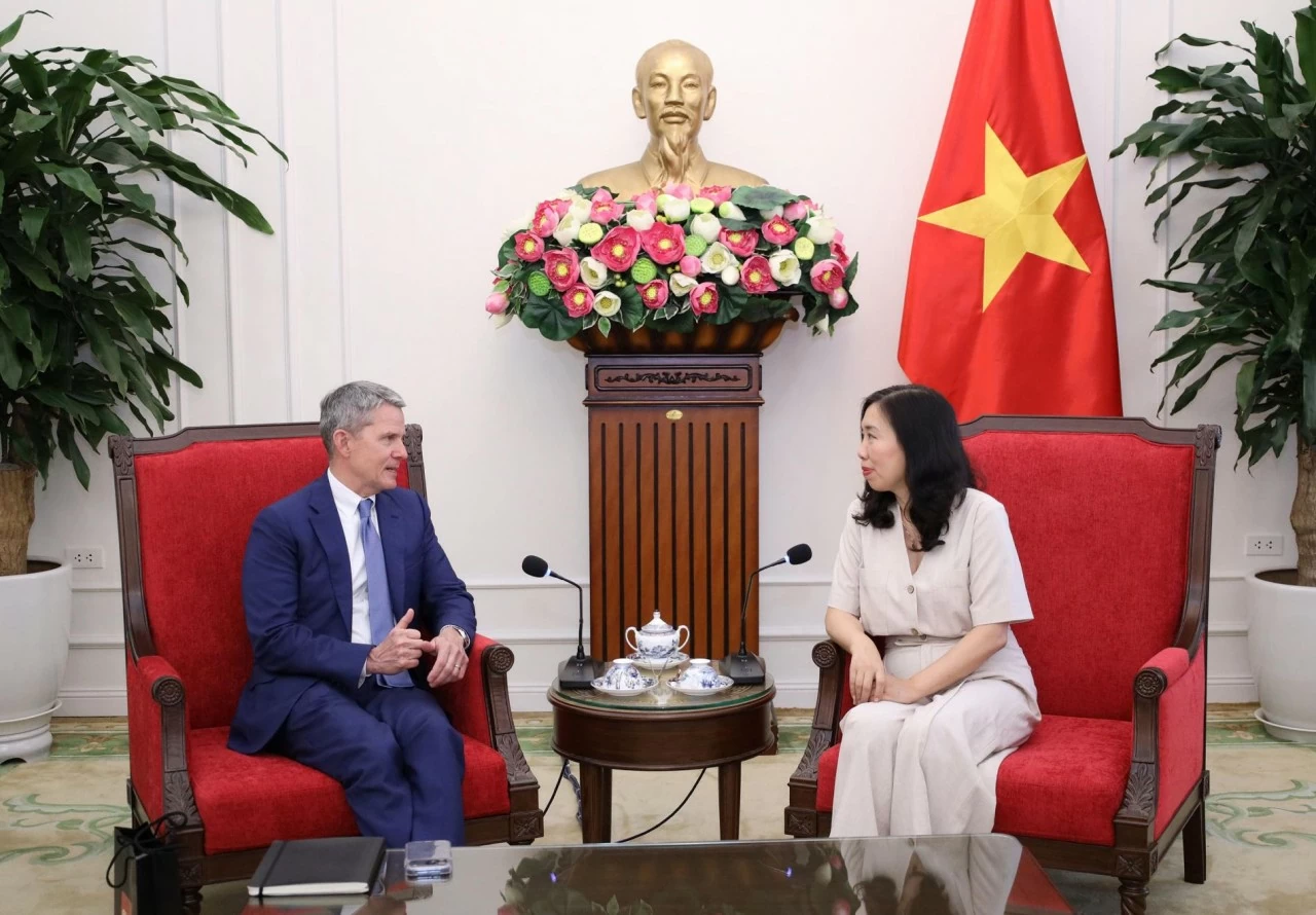 Deputy Minister Le Thi Thu Hang receives CNN Executive Vice President in Hanoi