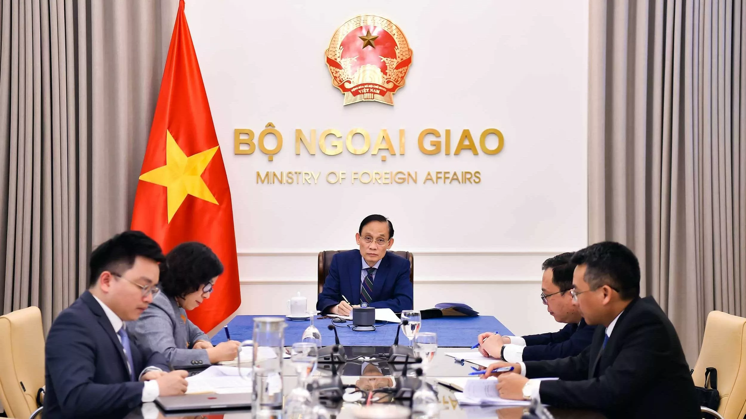 Politburo Member, Foreign Minister Le Hoai Trung holds phone talks with Foreign Ministers of Algeria and Namibia