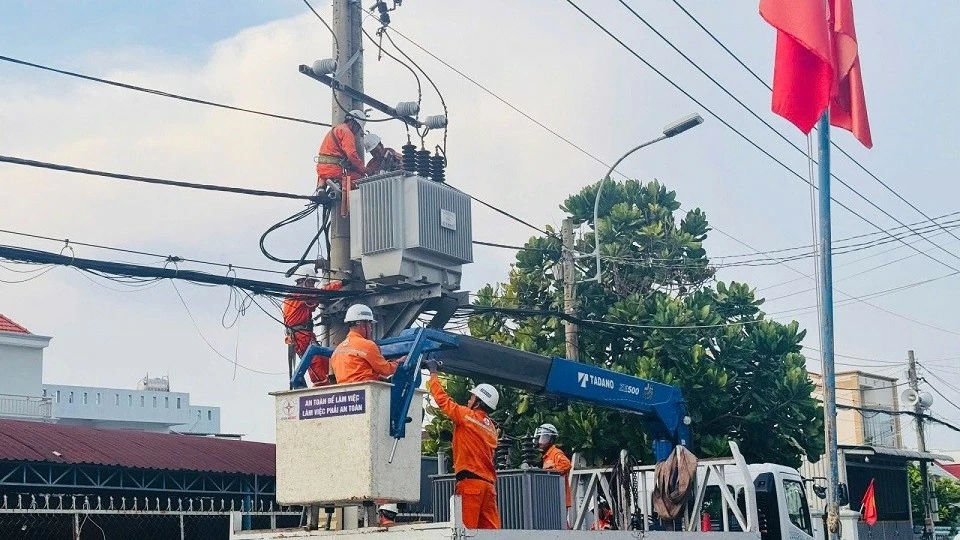 EVN implements comprehensive solutions during intense heatwave