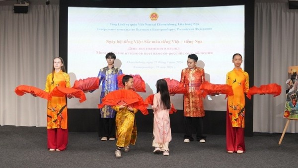 Consulate General in Ekaterinburg spreads love for Vietnamese language among international Friends in Russia