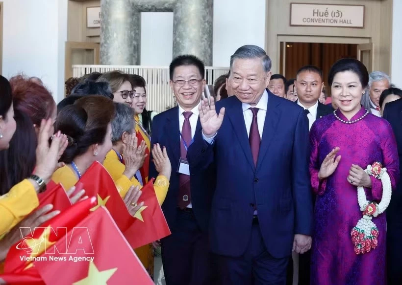 General Secretary, President To Lam meets with overseas Vietnamese community in Thailand