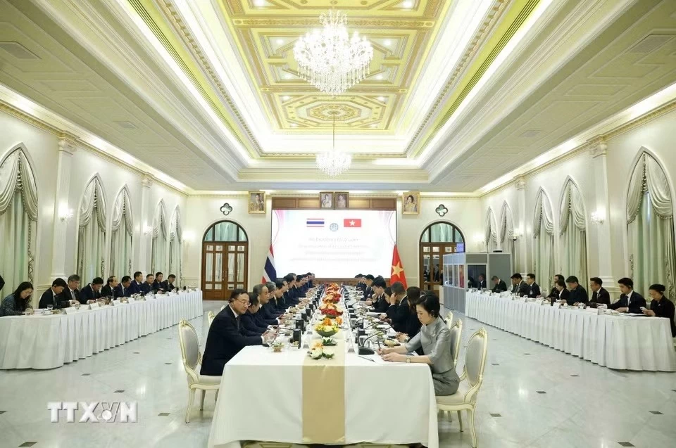 General Secretary, President To Lam holds talks with Thai Prime Minister Anutin Charnvirakul in Bangkok
