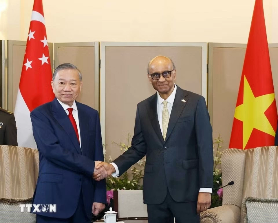 Welcome ceremony held for General Secretary, President To Lam and Spouse in Singapore