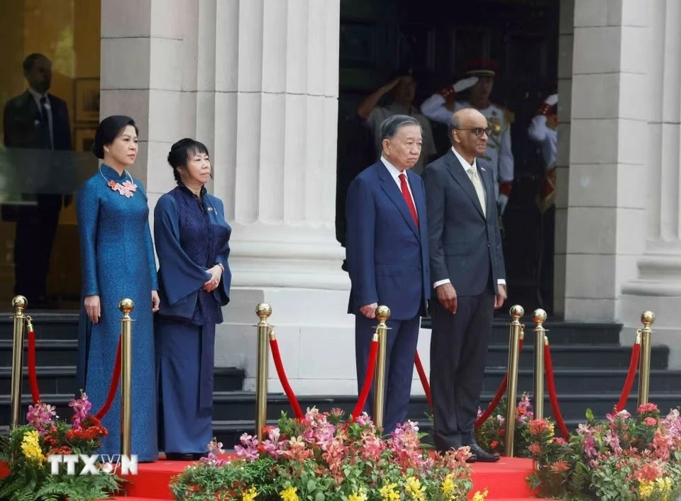 Welcome ceremony held for General Secretary, President To Lam and Spouse in Singapore