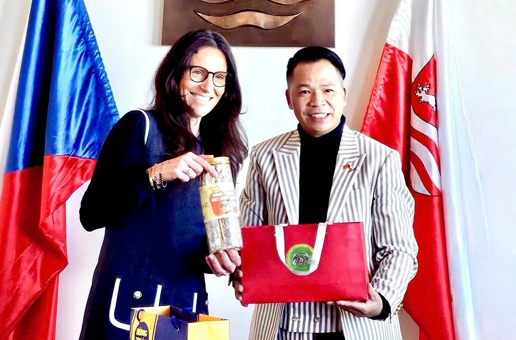 Launch of the program 'Donating Ao Dai – Preserving Vietnamese Beauty' in Czech