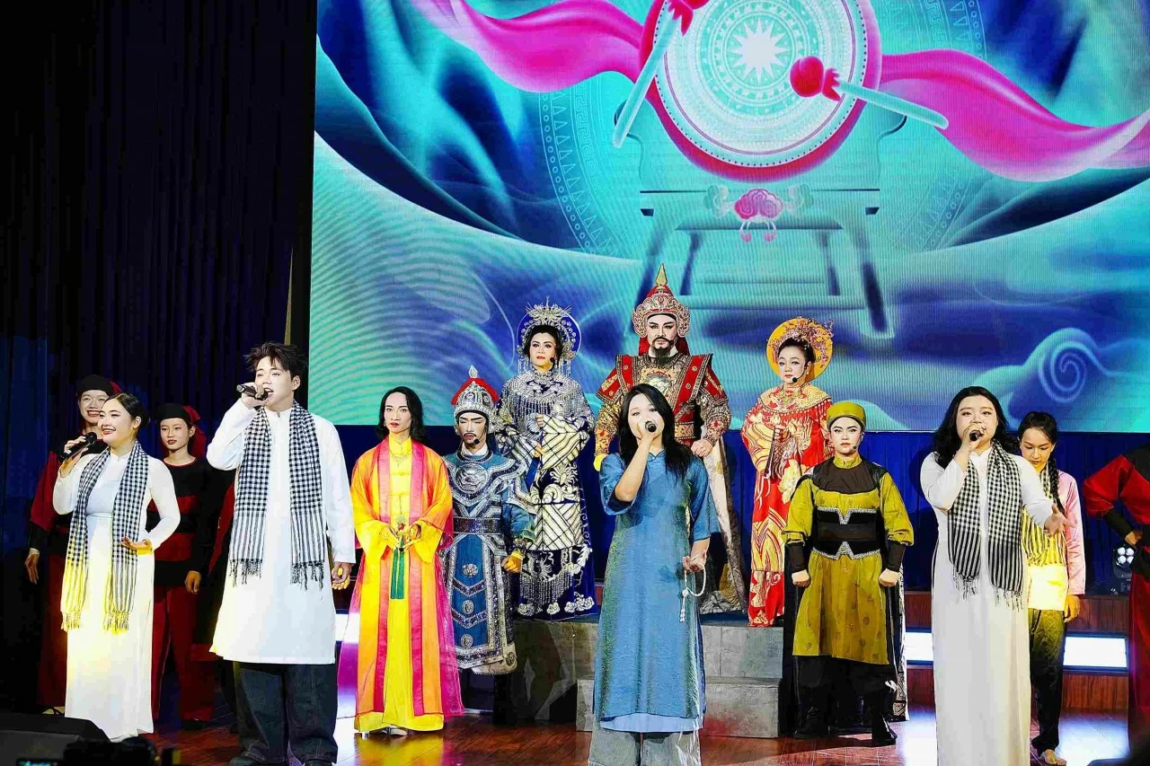Bringing Cai Luong theater closer to the youth