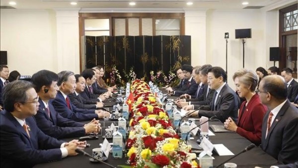 General Secretary, President To Lam holds talks with Singaporean Prime Minister Lawrence Wong