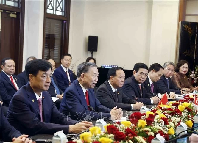 General Secretary, President To Lam holds talks with Singaporean Prime Minister Lawrence Wong