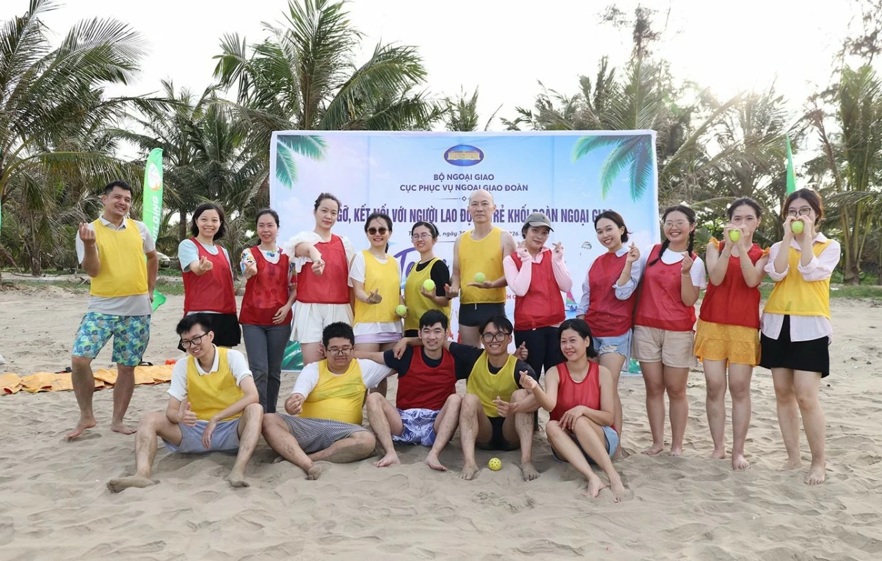 Service Department for Diplomatic Corps strengthens connectivity, supports young workers