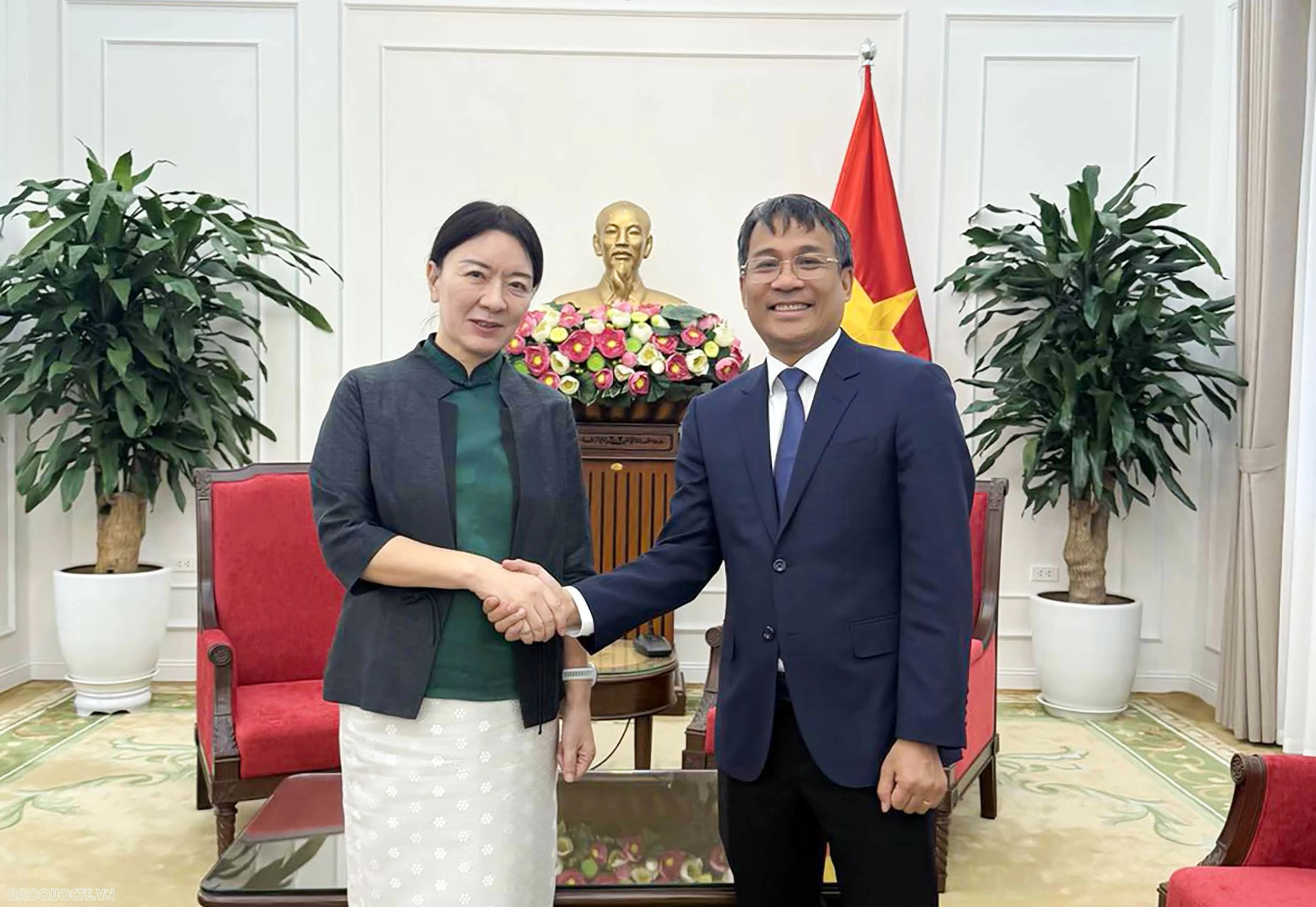Permanent Deputy FM Nguyen Minh Vu meets with Vice Chairman of Guangxi Autonomous Region