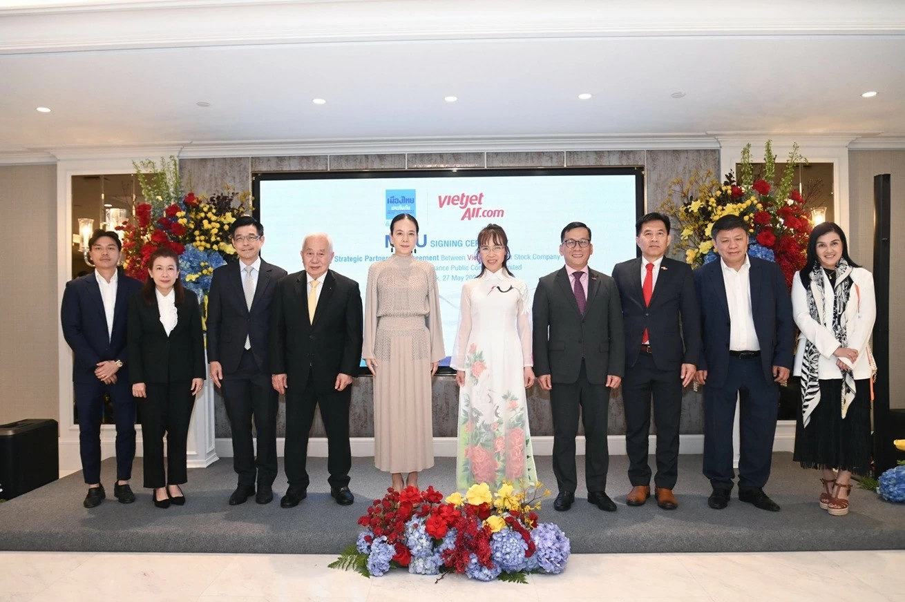 Vietjet and Muang Thai Insurance sign strategic cooperation to promote football ties and Vietnam–Thailand friendship Vietjet and Muang Thai Insurance sign strategic cooperation to promote football ties and Vietnam–Thailand friendship