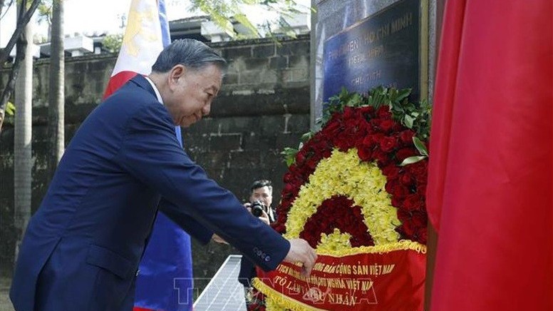 General Secretary and President To Lam pays tribute to President Ho Chi Minh in Manila