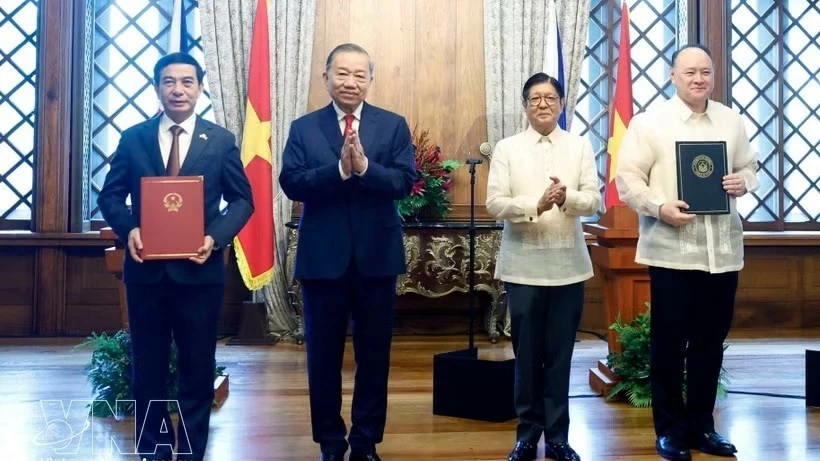 Vietnam, Philippines leaders witness signing cooperation documents, elevate ties to Enhanced Strategic Partnership