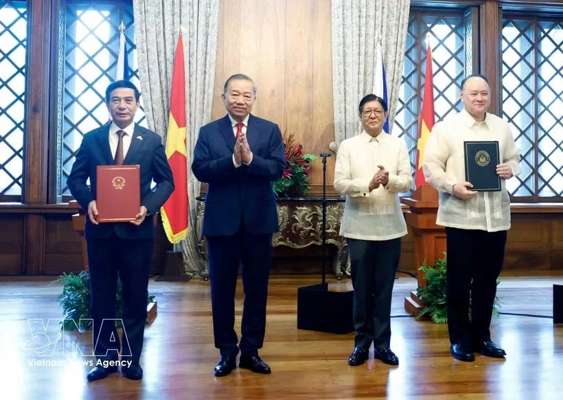 Vietnam, Philippines leaders witness signing cooperation documents, elevate ties to Enhanced Strategic Partnership