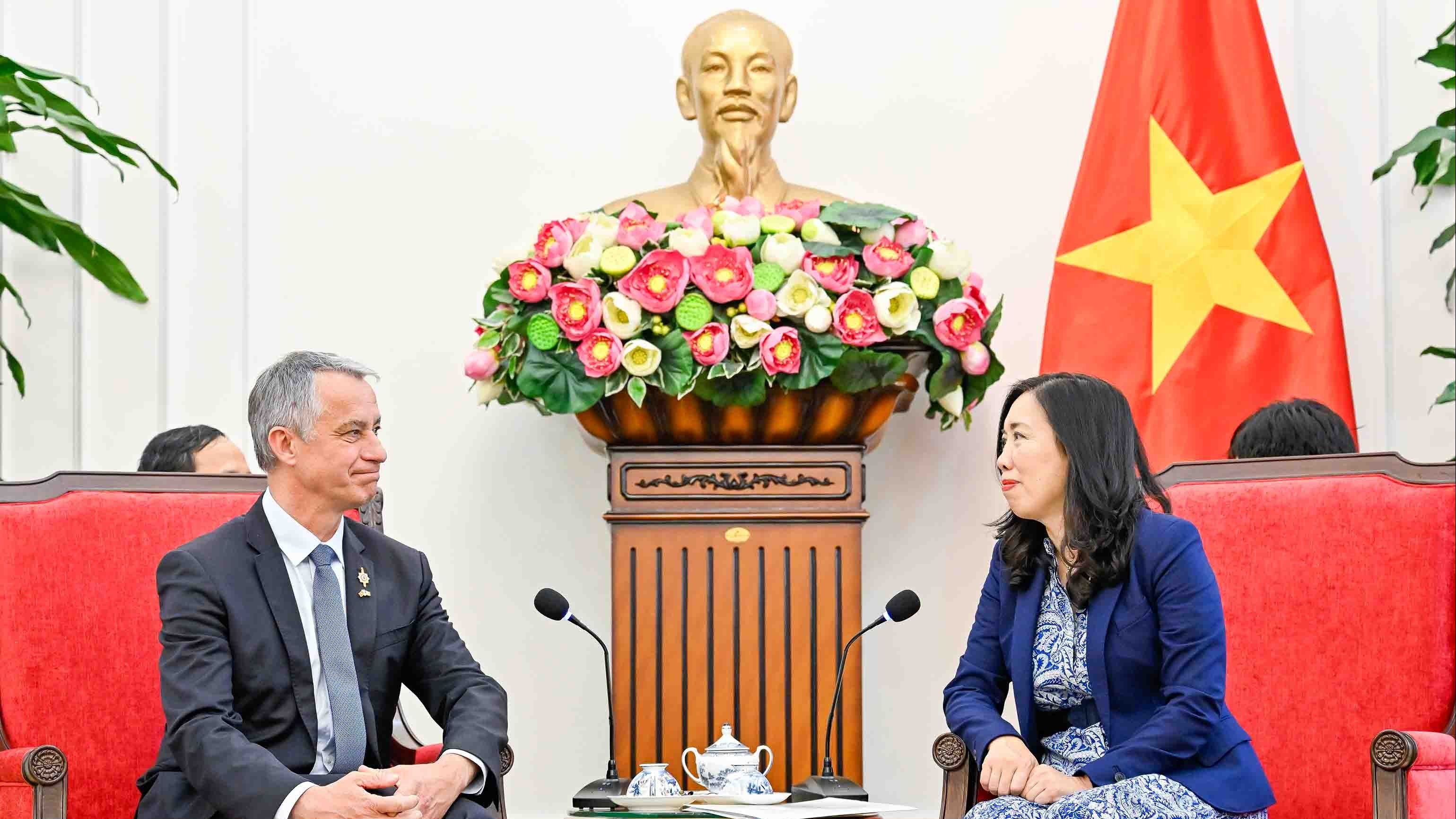 Deputy FM Le Thi Thu Hang receives delegation from French Parliament, strengthens bilateral ties