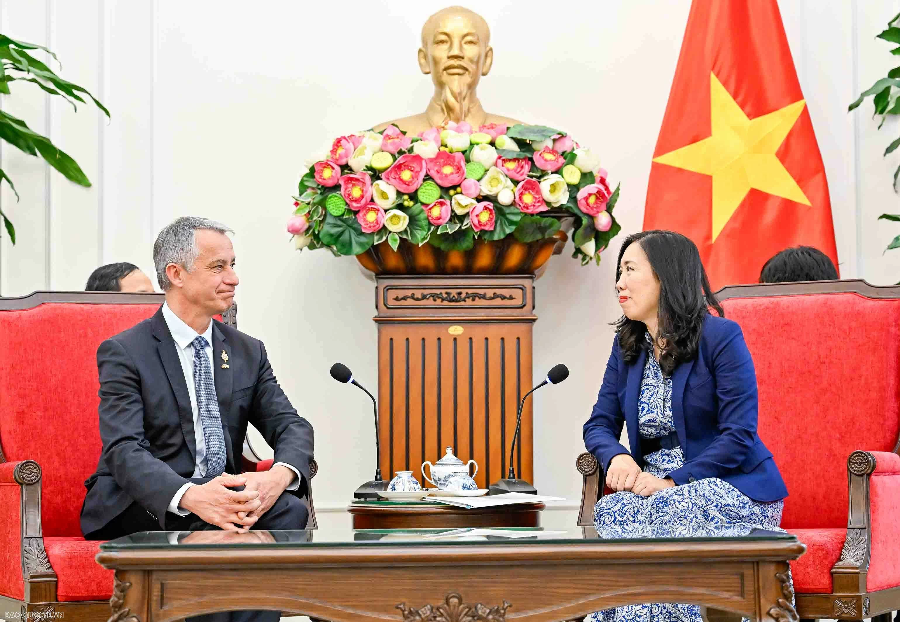 Deputy FM Le Thi Thu Hang receives delegation from French Parliament, strengthens bilateral ties Deputy FM Le Thi Thu Hang receives delegation from French Parliament, strengthens bilateral ties