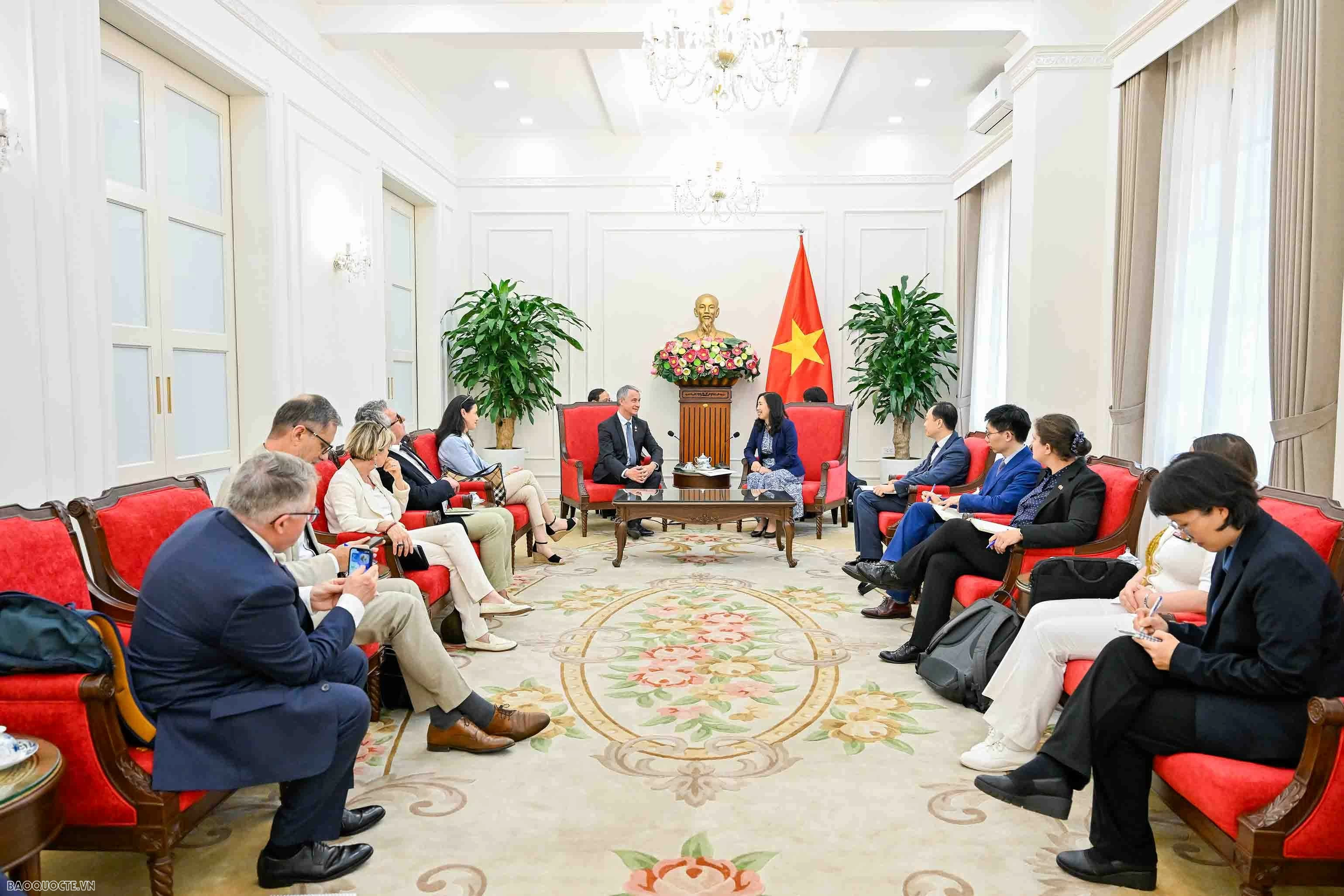 Deputy FM Le Thi Thu Hang receives delegation from French Parliament, strengthens bilateral ties