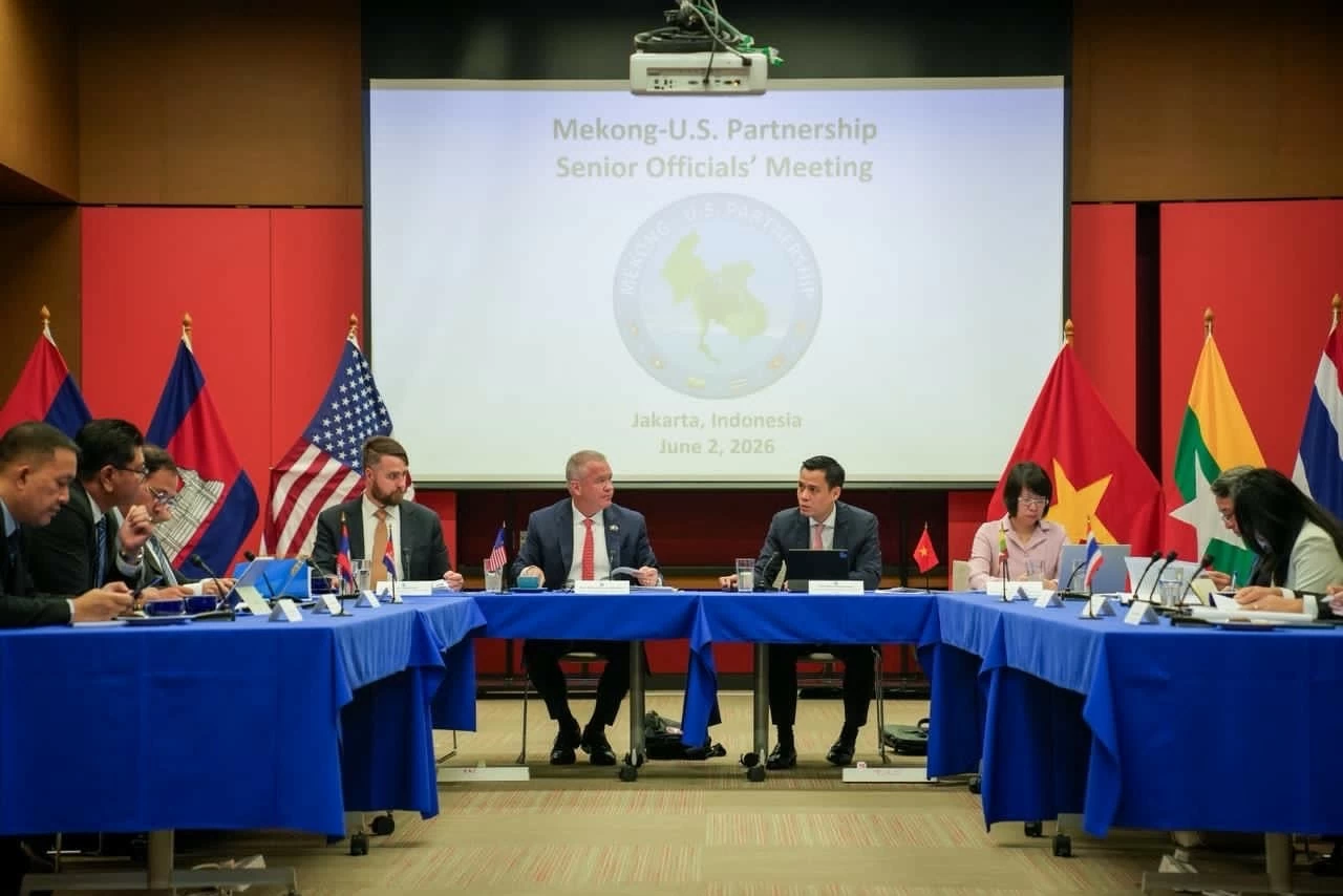 Deputy FM Dang Hoang Giang and U.S. Assistant Secretary Michael DeSombre co-chair Mekong-U.S. Partnership meeting