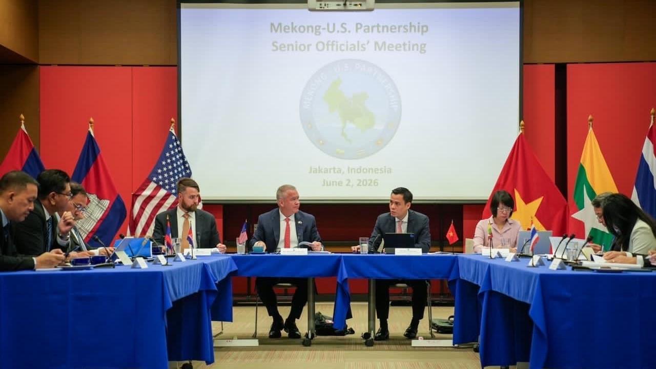 Deputy FM Dang Hoang Giang and U.S. Assistant Secretary Michael DeSombre co-chair Mekong-U.S. Partnership meeting