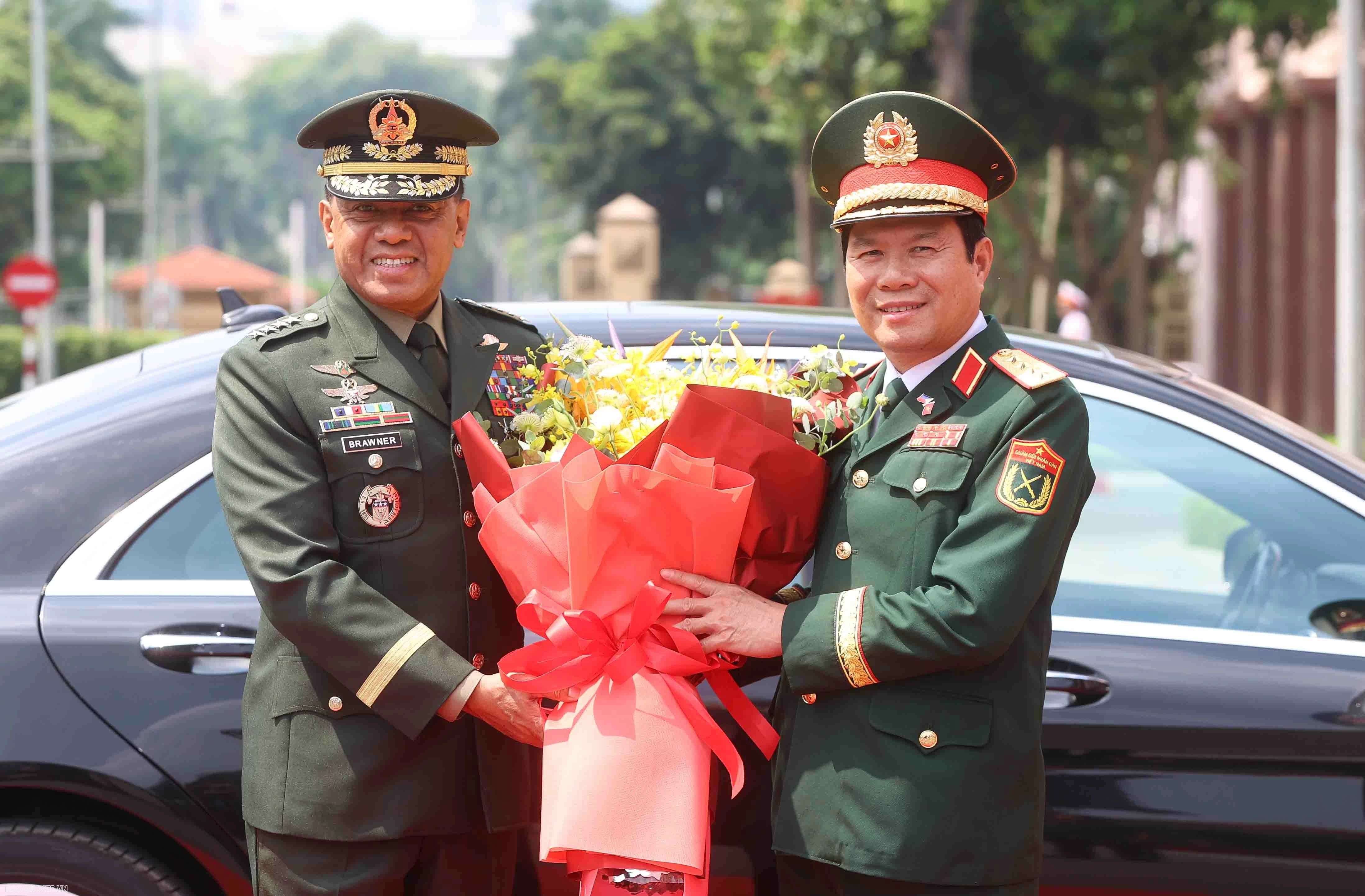 Philippine Armed Forces Chief of Staff visits Vietnam, values bilateral defense cooperation