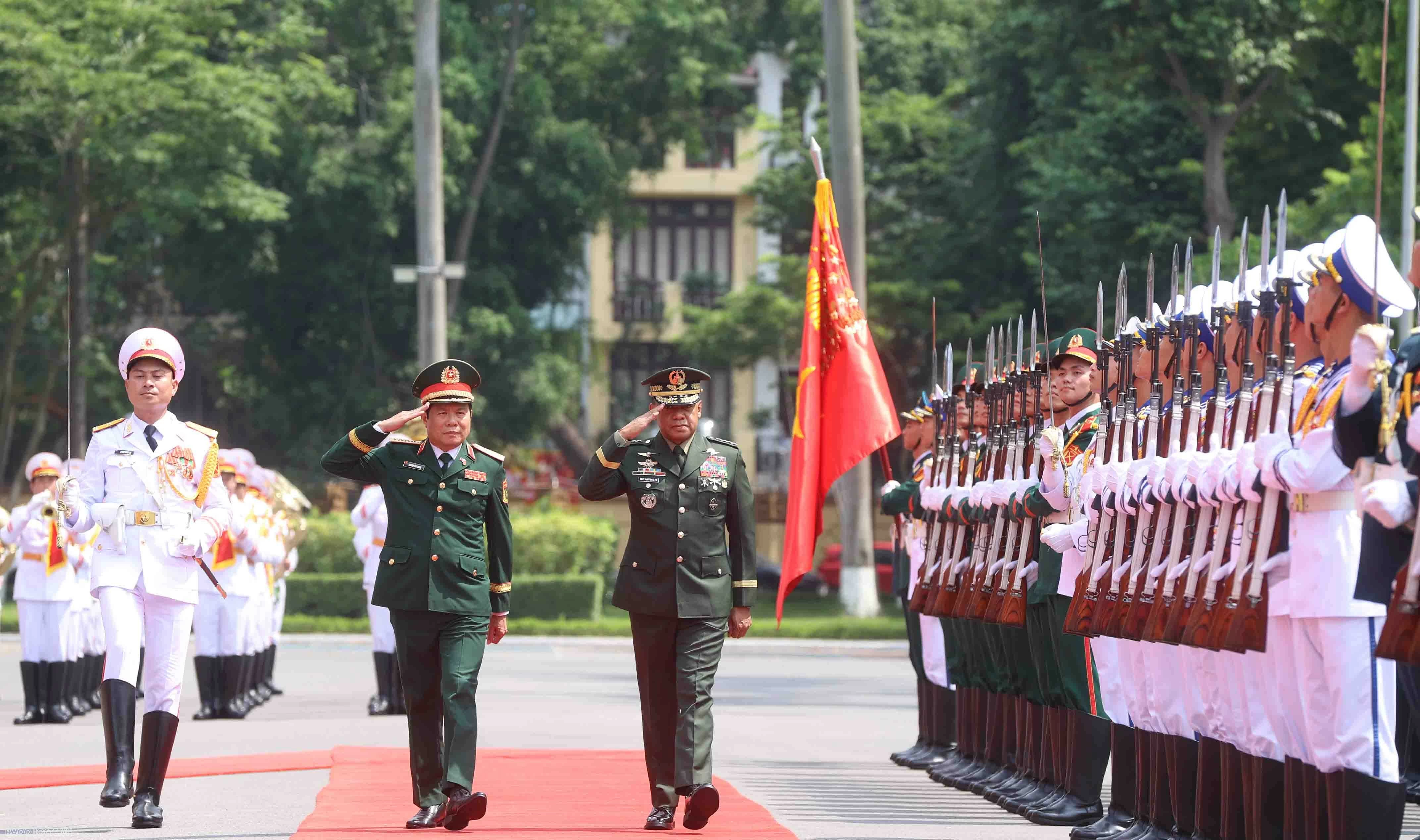 Philippine Armed Forces Chief of Staff visits Vietnam, values bilateral defense cooperation