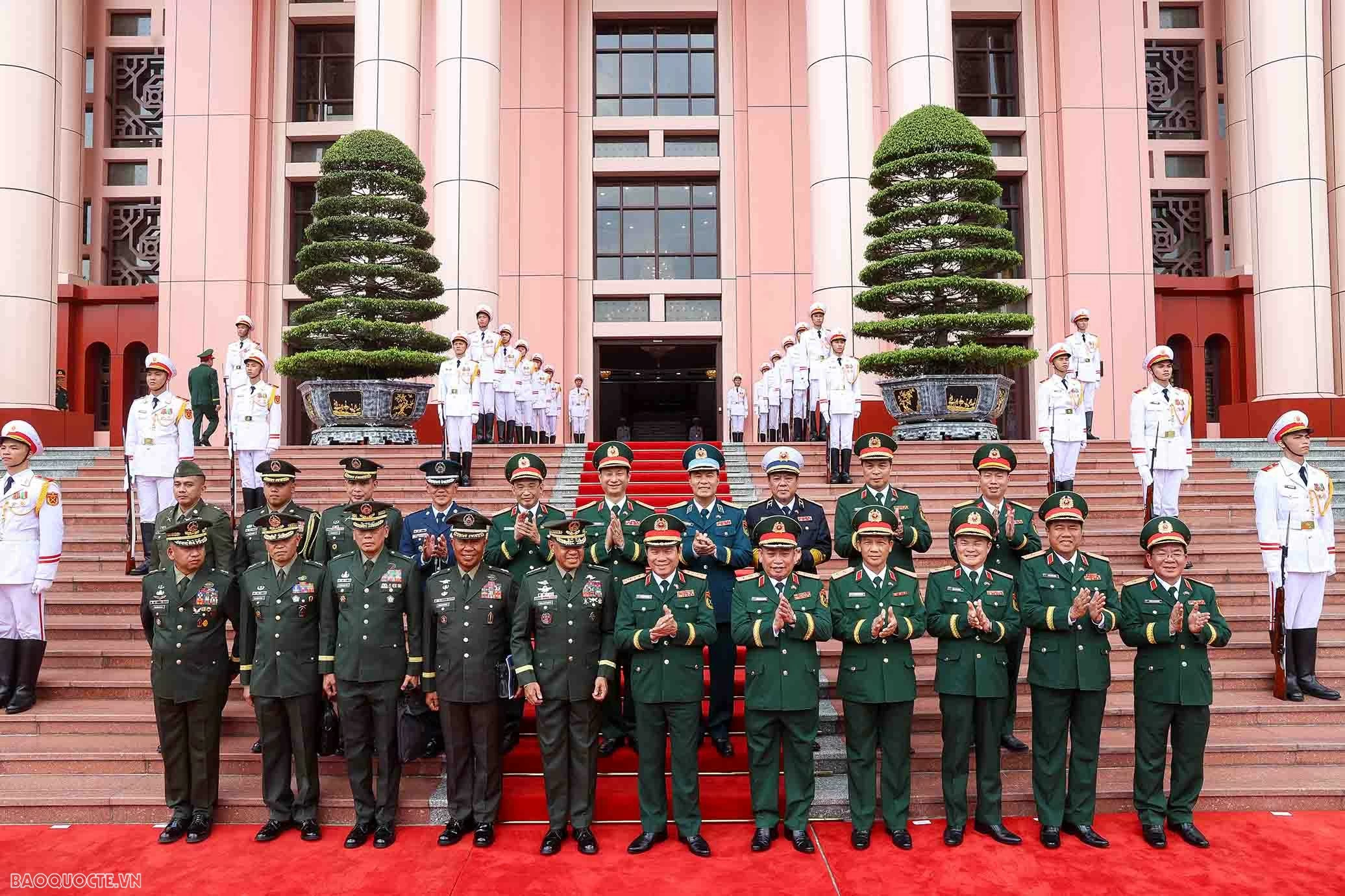 Philippine Armed Forces Chief of Staff visits Vietnam, values bilateral defense cooperation