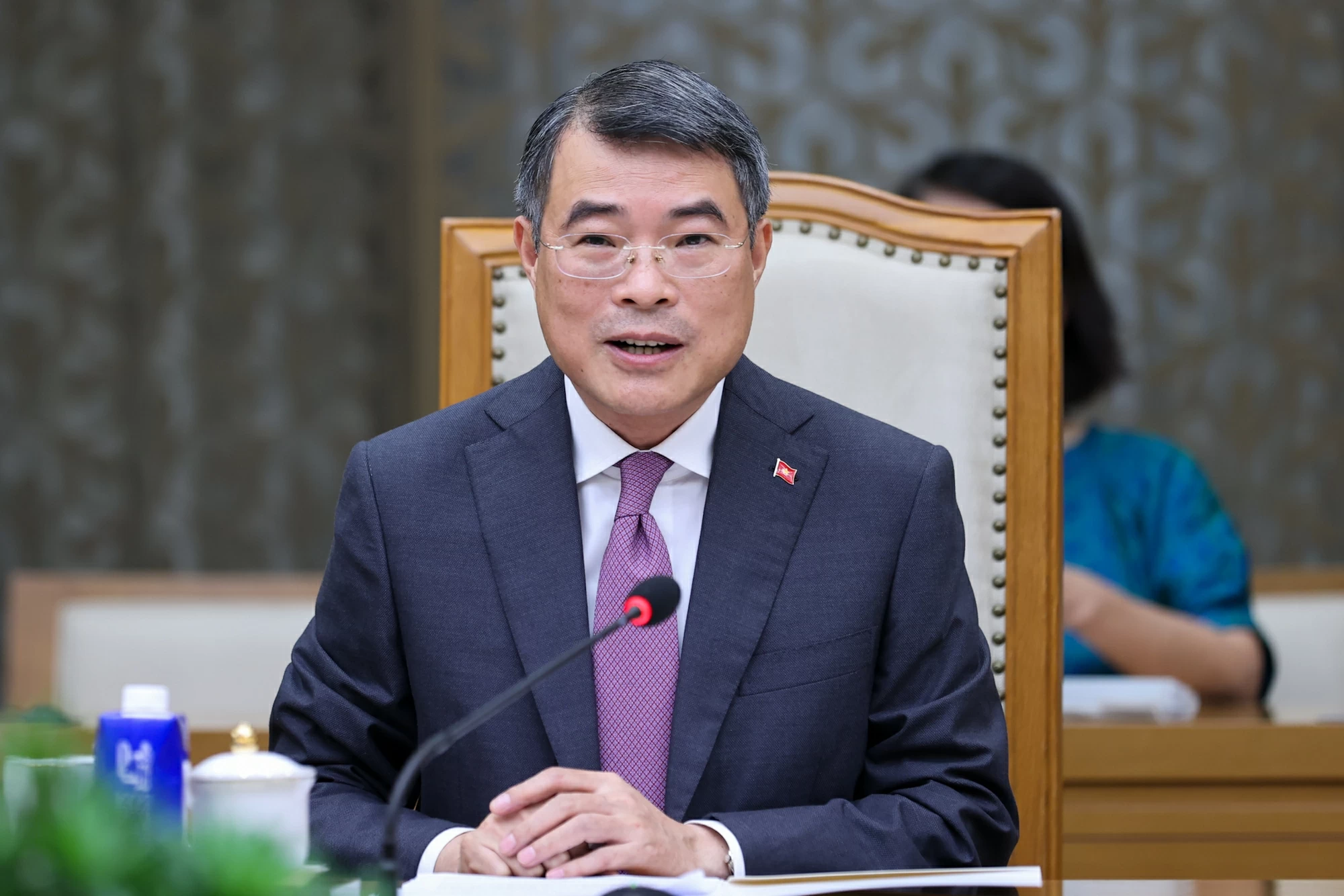 Prime Minister Le Minh Hung receives Angolan Foreign Minister Téte António