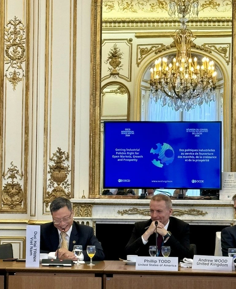 Ambassador Trinh Duc Hai attends regional dialogues on the occasion of OECD Ministerial Council Meeting